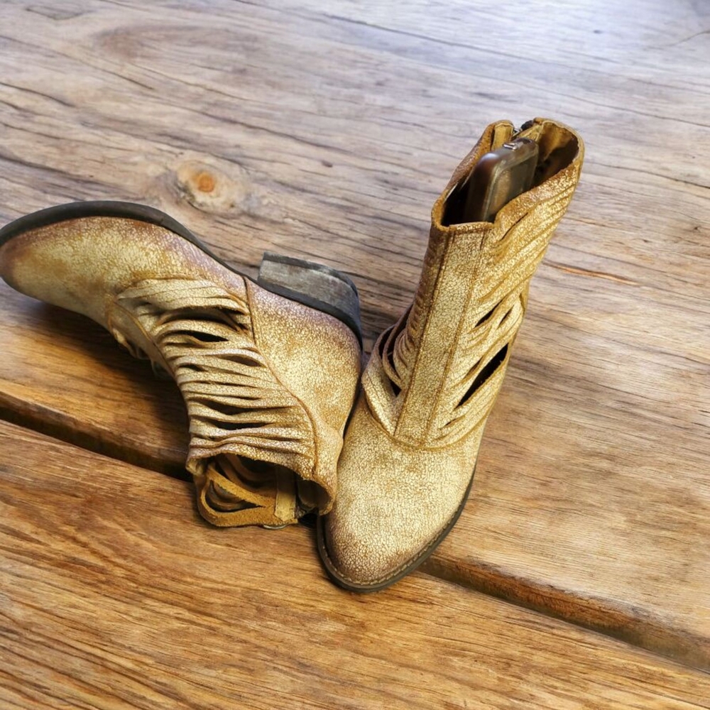 Sbicca Tan Fringe Heeled Boots size 8